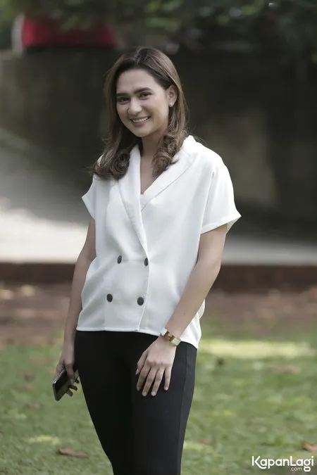 Foto Mayang Yudhitia