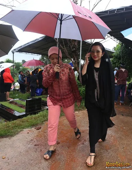Foto Mayangsari