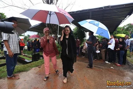 Foto Mayangsari