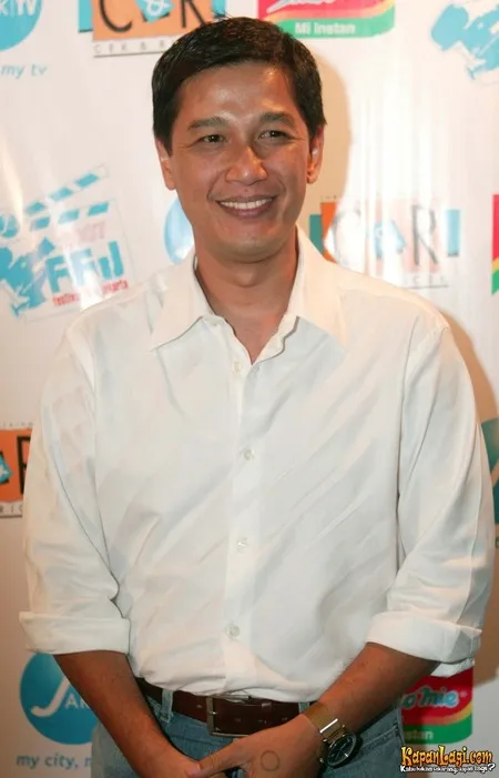 Foto Mayong Suryo Laksono