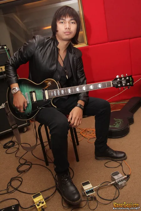 Foto Mega Eighteen Plus Band