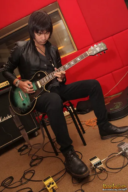 Foto Mega Eighteen Plus Band