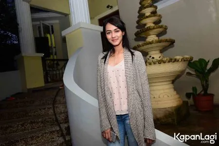 Foto Melayu Nicole Hall