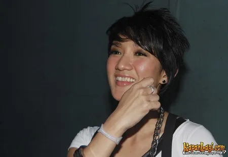 Foto Melly Herlina