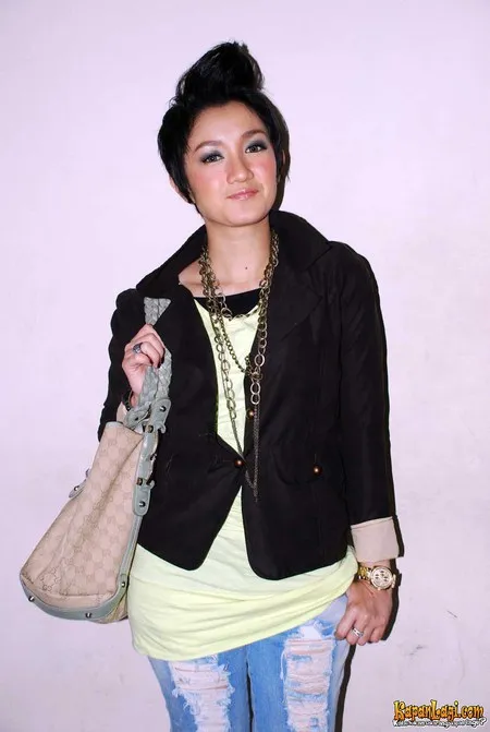 Foto Melly Herlina