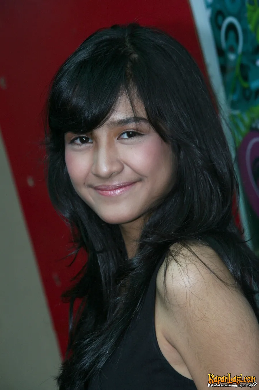 Gadget adalah alat komunikasi penting bagi Mikha