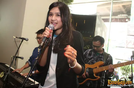 Foto Mikha Tambayong