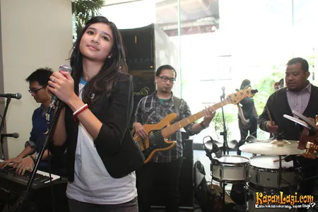 Foto Mikha Tambayong
