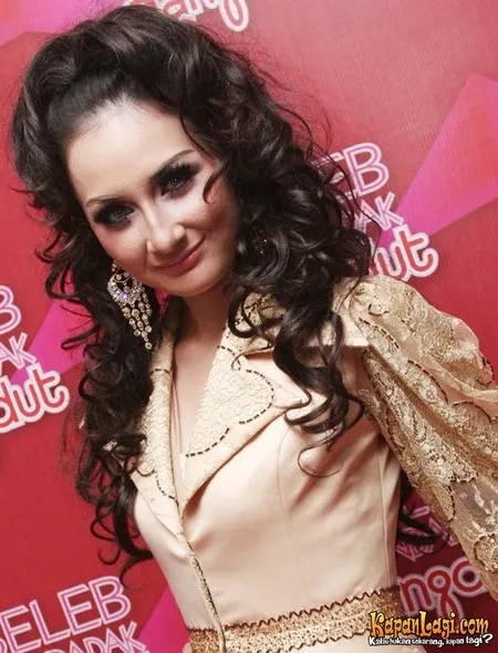Foto Mona Ratuliu