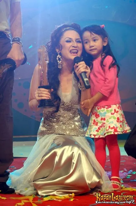 Foto Mona Ratuliu