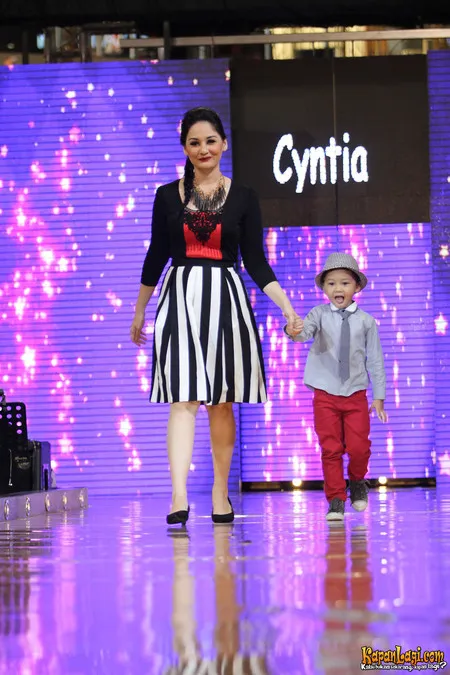 Foto Mona Ratuliu