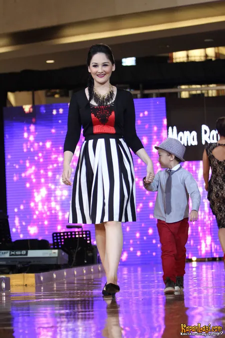 Foto Mona Ratuliu