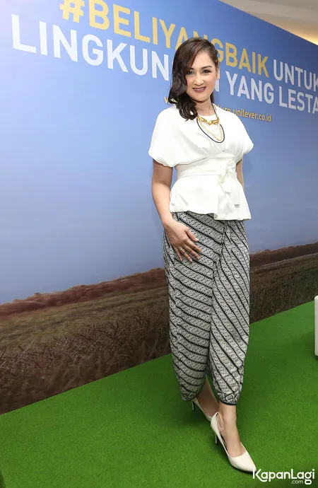 Foto Mona Ratuliu