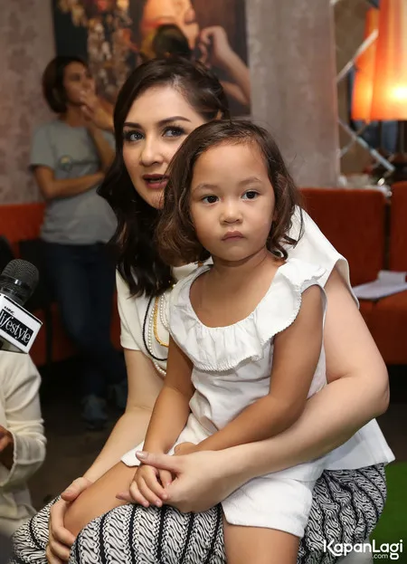 Foto Mona Ratuliu