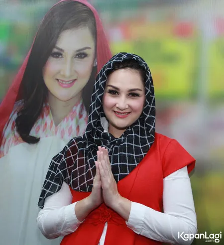 Foto Mona Ratuliu