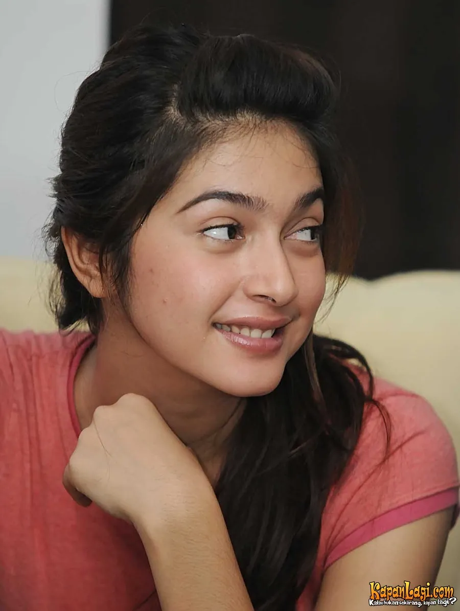 Watch Nabila Syakieb video Watch Nabila Syakieb video