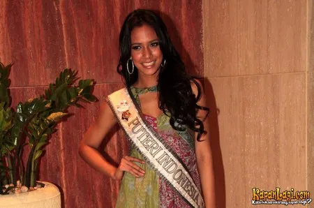 Foto Nadine Alexandra Dewi Ames