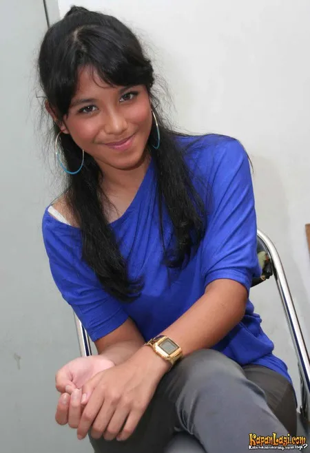 Foto Nadine E Woworuntu