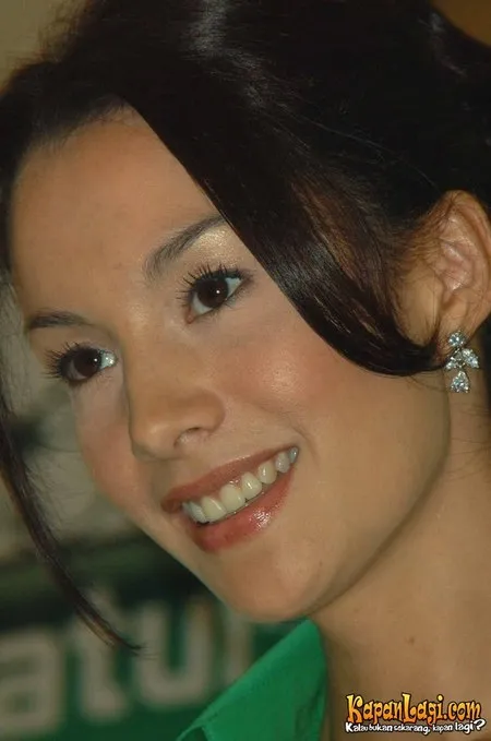 Foto Nadya Hutagalung