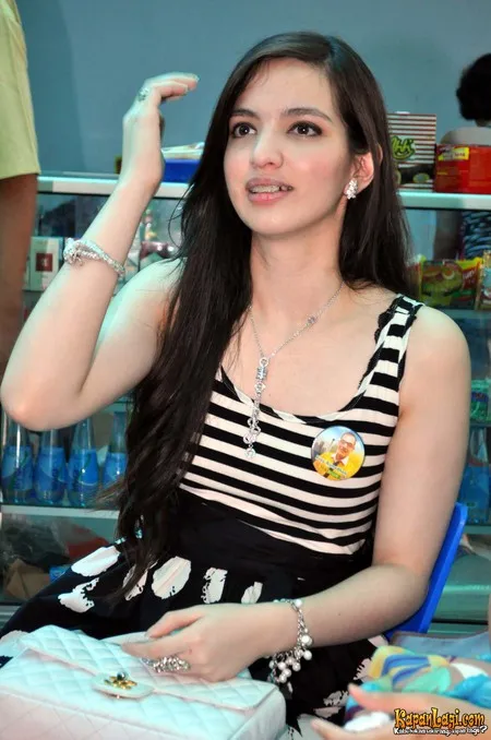 Foto Nia Ramadhani