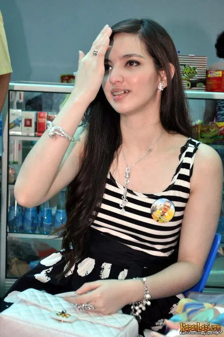 Foto Nia Ramadhani