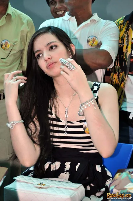 Foto Nia Ramadhani