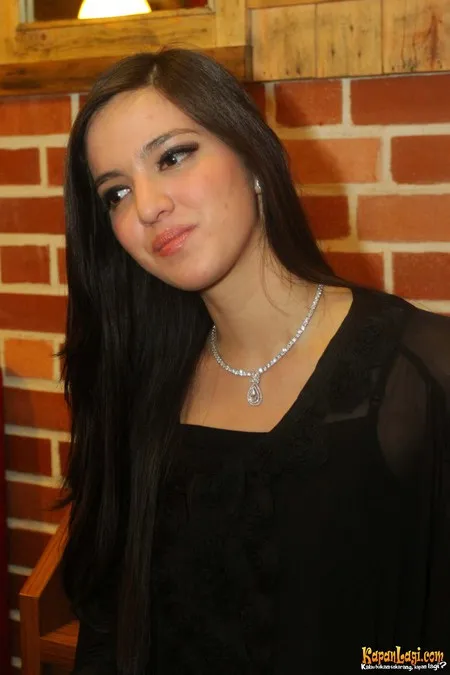 Foto Nia Ramadhani