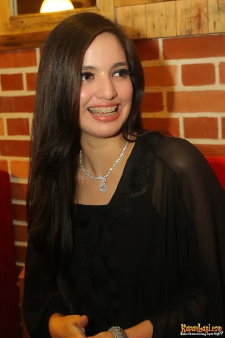 Foto Nia Ramadhani