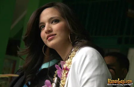 Foto Nia Ramadhani