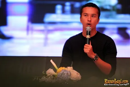 Foto Nicholas Saputra