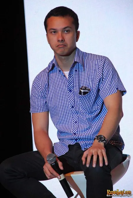 Foto Nicholas Saputra