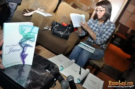 Foto Nova Riyanti Yusuf