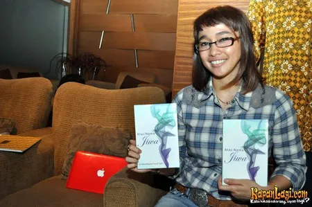 Foto Nova Riyanti Yusuf