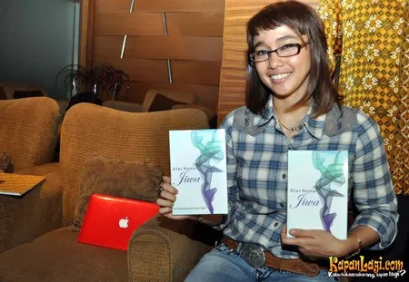 Foto Nova Riyanti Yusuf