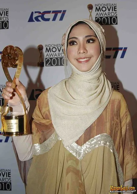 Foto Oki Setiana Dewi