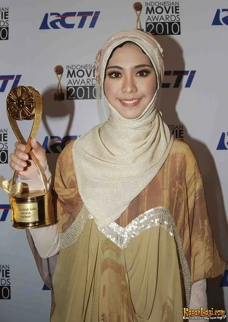 Foto Oki Setiana Dewi