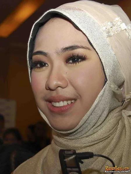 Foto Oki Setiana Dewi