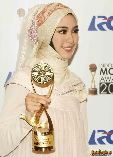 Foto Oki Setiana Dewi