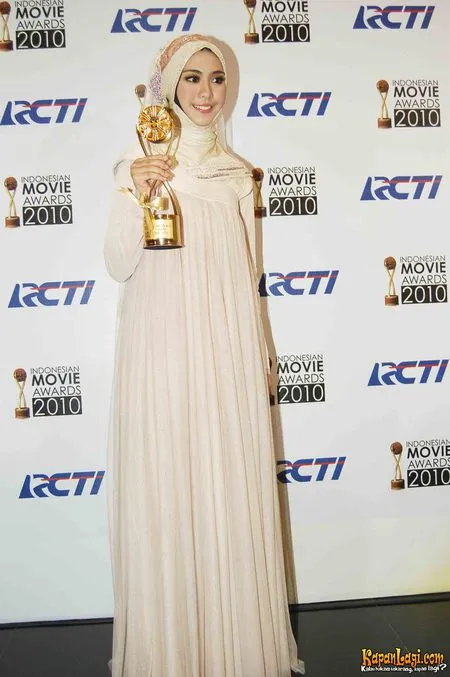 Foto Oki Setiana Dewi