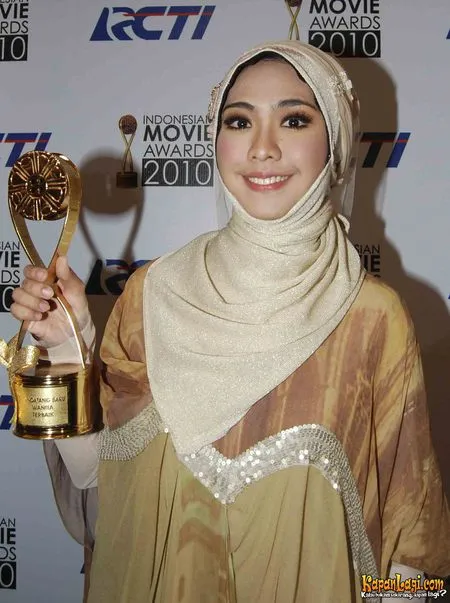 Foto Oki Setiana Dewi