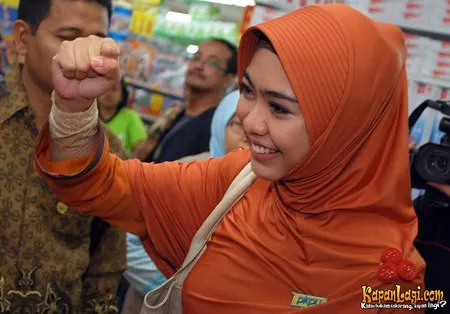 Foto Oki Setiana Dewi