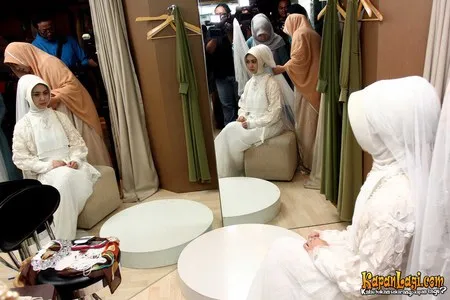 Foto Oki Setiana Dewi