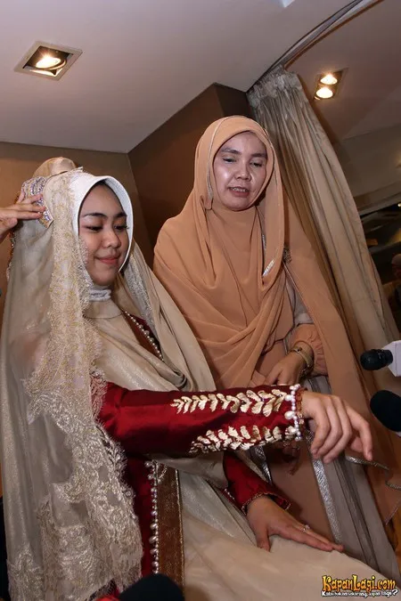 Foto Oki Setiana Dewi