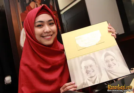 Foto Oki Setiana Dewi