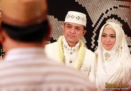 Foto Oki Setiana Dewi