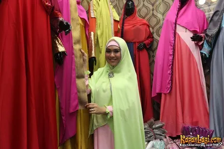 Foto Oki Setiana Dewi