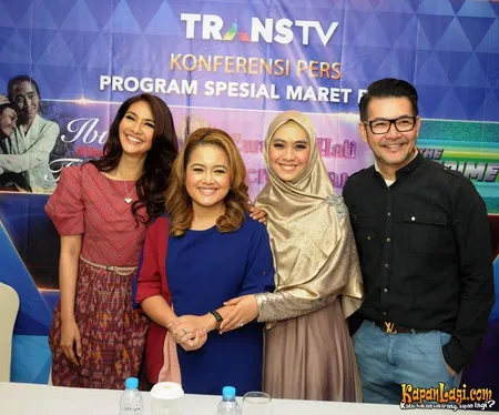 Foto Oki Setiana Dewi