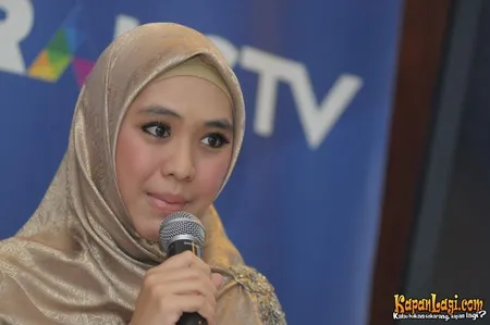 Foto Oki Setiana Dewi