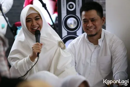 Foto Oki Setiana Dewi