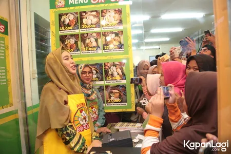 Foto Oki Setiana Dewi